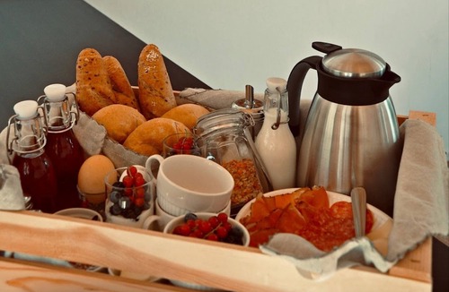 Bressanone Apartment | Holiday Apartment "Binderhof Apt Untn" with Mountain View, Shared Garden and Wi-Fi