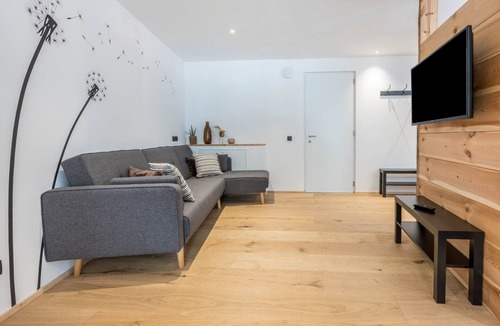 Bressanone Apartment | Holiday Apartment "Binderhof Apt Untn" with Mountain View, Shared Garden and Wi-Fi