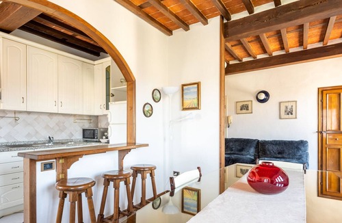 San Donato Apartment | Holiday Apartment "Casa Barbara" with Wi-Fi, Terrace & Balcony