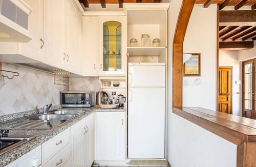 San Donato Apartment | Holiday Apartment "Casa Barbara" with Wi-Fi, Terrace & Balcony