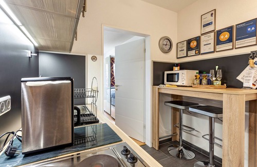 Gudenhagen Apartment | Holiday Apartment "Comfort" with Shared Garden, Balcony & Wi-Fi