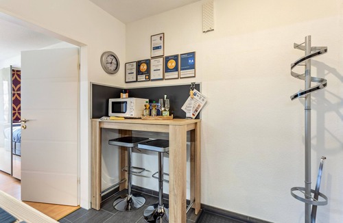 Gudenhagen Apartment | Holiday Apartment "Comfort" with Shared Garden, Balcony & Wi-Fi