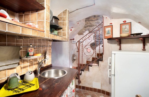Apricale Apartment | Holiday Apartment "Delle Coccinelle' with Mountain View & Private Terrace