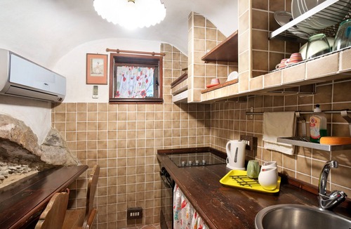 Apricale Apartment | Holiday Apartment "Delle Coccinelle' with Mountain View & Private Terrace