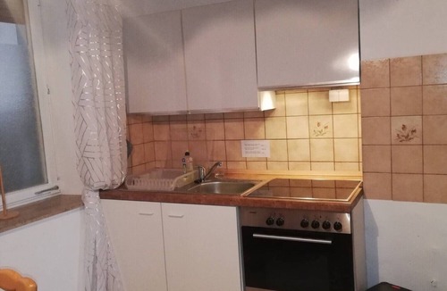 Kitzingen Apartment | Holiday Apartment 'Gartenland Gela' with Private Terrace, Shared Garden and Wi-Fi