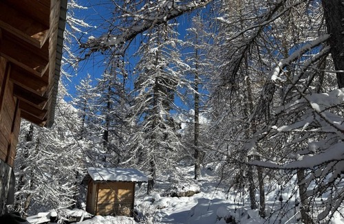 Belvedere Apartment | Holiday Apartment "Gite L'Esquirol" with Mountain View, Shared Garden & Wi-Fi