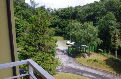 Euroville Apartment | Holiday Apartment in Euroville with Common Pool and Mountain View