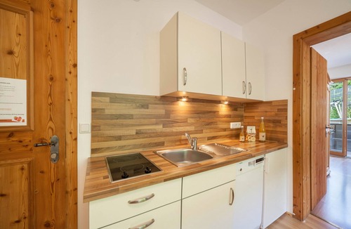Laces Apartment | Holiday Apartment "Langstein Sonnenblume" with Mountain View, Balcony and Wi-Fi