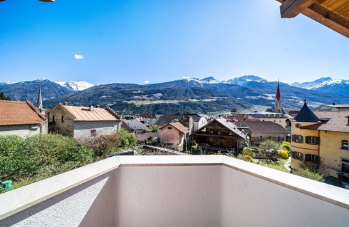 Silandro Apartment | Holiday Apartment "Luisa" with Mountain View, Private Terrace & Wi-Fi