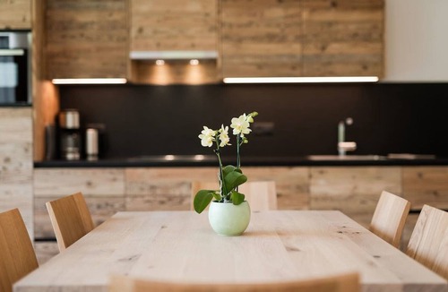 Albions Apartment | Holiday Apartment "Natur Suite Edelweisshof Heidi" with Mountain View, Shared Garden & Wi-Fi