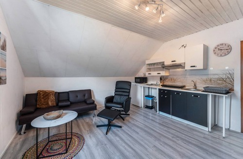 Damp Apartment | Holiday Apartment 'Ostseeclick' with Private Garden and Wi-Fi