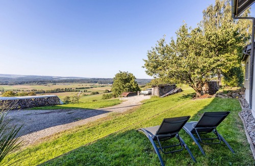 Bechtersbohl Apartment | Holiday Apartment "Panoramablick" with Private Terrace, Shared Garden & Wi-Fi