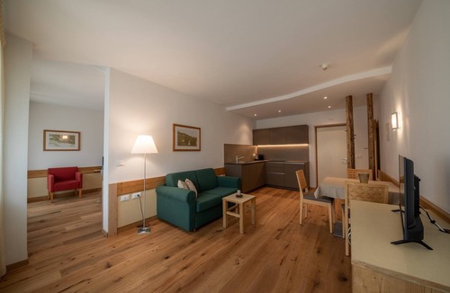 Santa Valburga Apartment | Holiday Apartment 'Pöder Goldlahn' with Mountain View, Balcony, Shared Garden & Wi-Fi