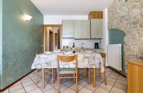 Gardola Apartment | Holiday Apartment 'Rustico Spagnol 3' with Lake View, Pool & Wi-Fi