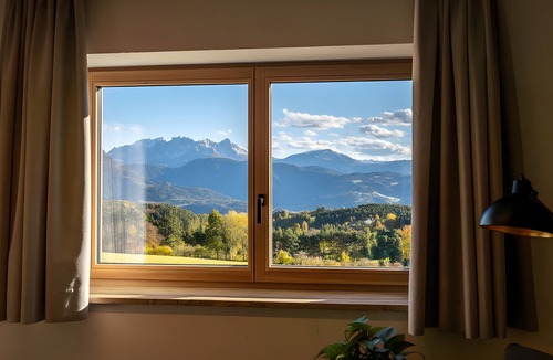 Collalbo Apartment | Holiday Apartment Schlern Bio Schrofhof with Mountain View, Private Terrace and Wi-Fi