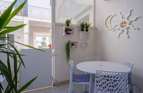 San Cataldo Apartment | Holiday Apartment SoleLuna with Sea View, Terrace & Wi-Fi