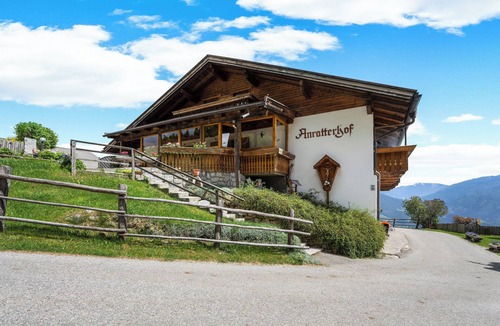 Spinga Apartment | Holiday Apartment 'Schwalbennest' with Mountain View, Wi-Fi, Balcony and Garden