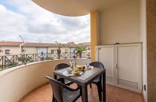 La Pietraia Apartment | Holiday apartment with balcony and air conditioning