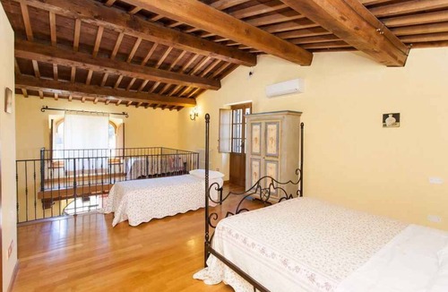 Ramazzano Apartment | Holiday apartment with pool, garden and air conditioning