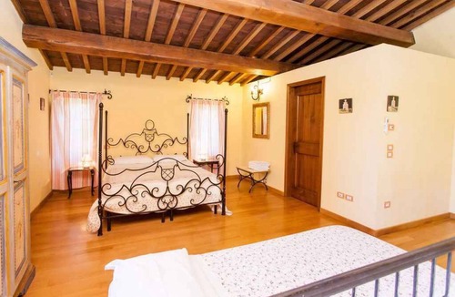 Ramazzano Apartment | Holiday apartment with pool, garden and air conditioning