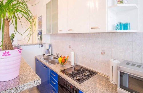 Vrbnik Apartment | Holiday apartment with sea view and close to the beach