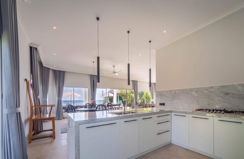 Dencarik Villa | Holiday Beachfront Villa Lovina Beach with private pool!