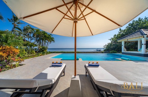 Dencarik Villa | Holiday Beachfront Villa Lovina Beach with private pool!
