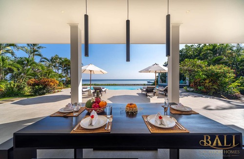 Dencarik Villa | Holiday Beachfront Villa Lovina Beach with private pool!