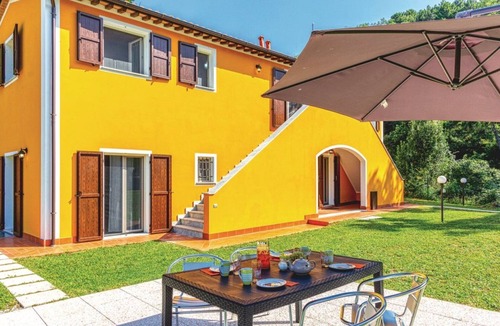 Carrara House | Holiday Canova