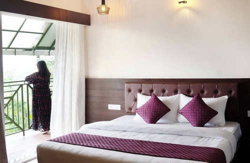 Vayittiri Hotel | Holiday Courtyard