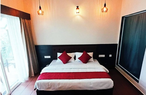 Vayittiri Hotel | Holiday Courtyard