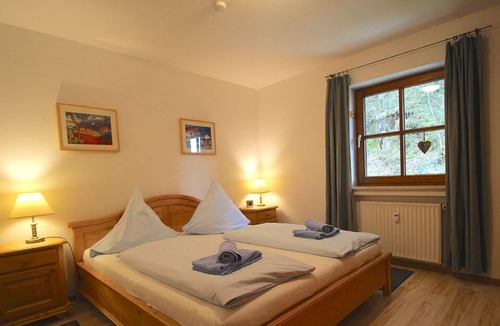 Garmisch-Partenkirchen Ski Chalet | HOLIDAY APARTMENT "CHALET ADRIANA"