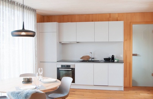 Kressbronn House | Holiday Home 'Eins' with Shared Terrace, Shared Garden and Wi-Fi