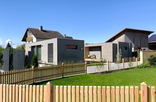 Kressbronn House | Holiday Home 'Eins' with Shared Terrace, Shared Garden and Wi-Fi