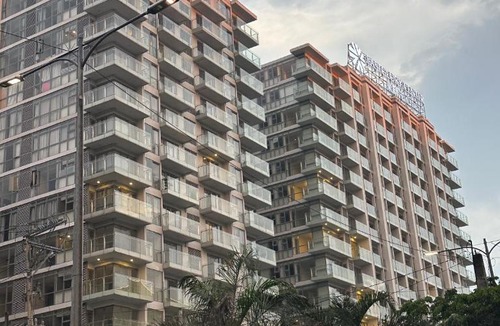 Baclaran Apartment | Holiday Family 2BR Apartment Hotel with City View near Airport, City of Dreams, MOA, and Okada