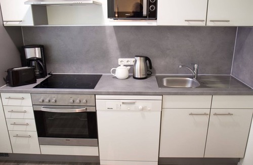 Iphofen Apartment | Holiday flat ‘Silvaner’ with private balcony, shared terrace and communal garden