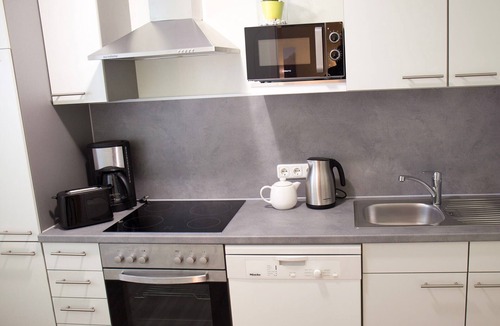 Iphofen Apartment | Holiday flat ‘Silvaner’ with private balcony, shared terrace and communal garden