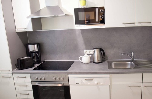 Iphofen Apartment | Holiday flat ‘Silvaner’ with private balcony, shared terrace and communal garden