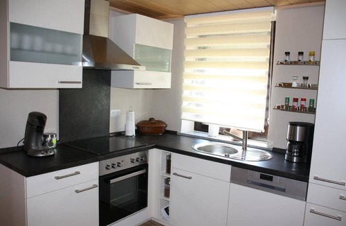 Frauenberg Apartment | Holiday flat with a view of the water
