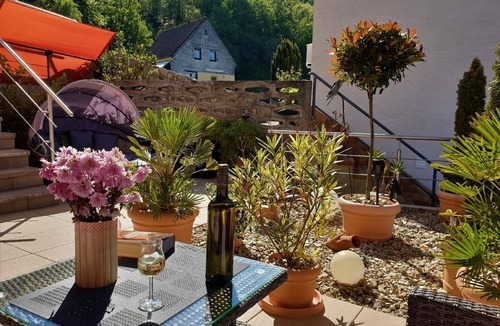 Frauenberg Apartment | Holiday flat with a view of the water
