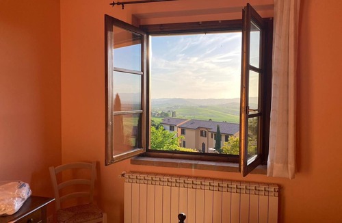 Pomaia Apartment | Holiday flat with shared pool