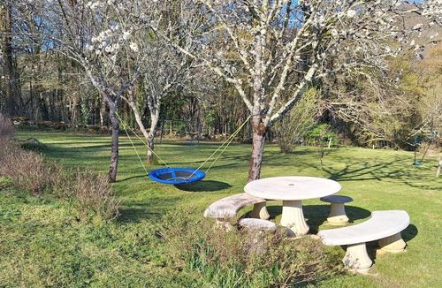 Saint-Cernin-de-lHerm House | Holiday Home in Périgord Noir with Private Pool, Terrace, and Wi-Fi