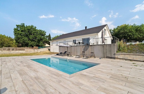 Saint-Cernin-de-Larche House | Holiday Home Alfaro with Private Pool