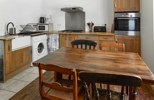 Saint-Sulpice-de-Ruffec House | Holiday Home "Gîte De Chez Chenon" with Private Garden
