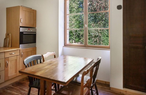 Saint-Sulpice-de-Ruffec House | Holiday Home "Gîte De Chez Chenon" with Private Garden