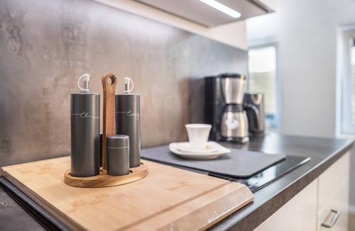 Boltenhagen House | Holiday Home 'Ostseeoase' with Private Terrace, Shared Garden and Wi-Fi