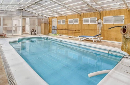 Oria House | Holiday home communal heated swimming pool