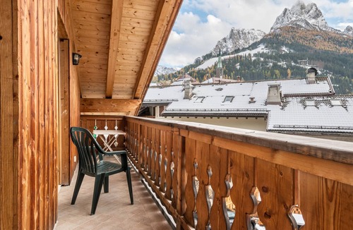 Pozza di Fassa House | Holiday Home 'Casa Rossetti Big' with Mountain View, Balcony and Wi-Fi