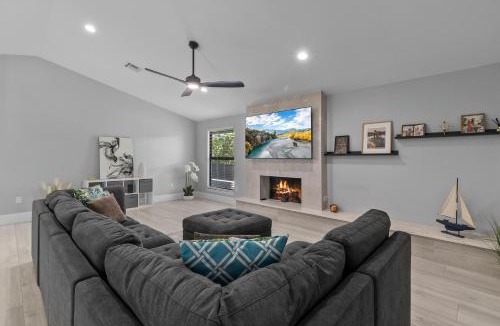 Palm River Estates House | Holiday Heaven 4 b 3b Pool BBQ