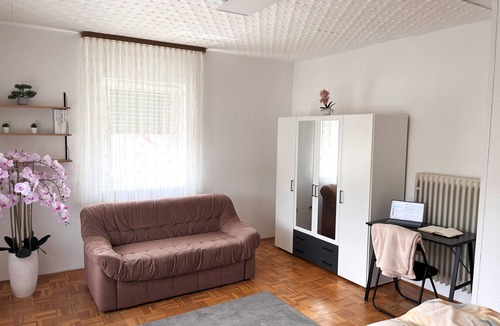 Ebersdorf bei Coburg House | Holiday Home 'Idyllische Bauernhof' with Shared Terrace, Private Garden and Wi-Fi
